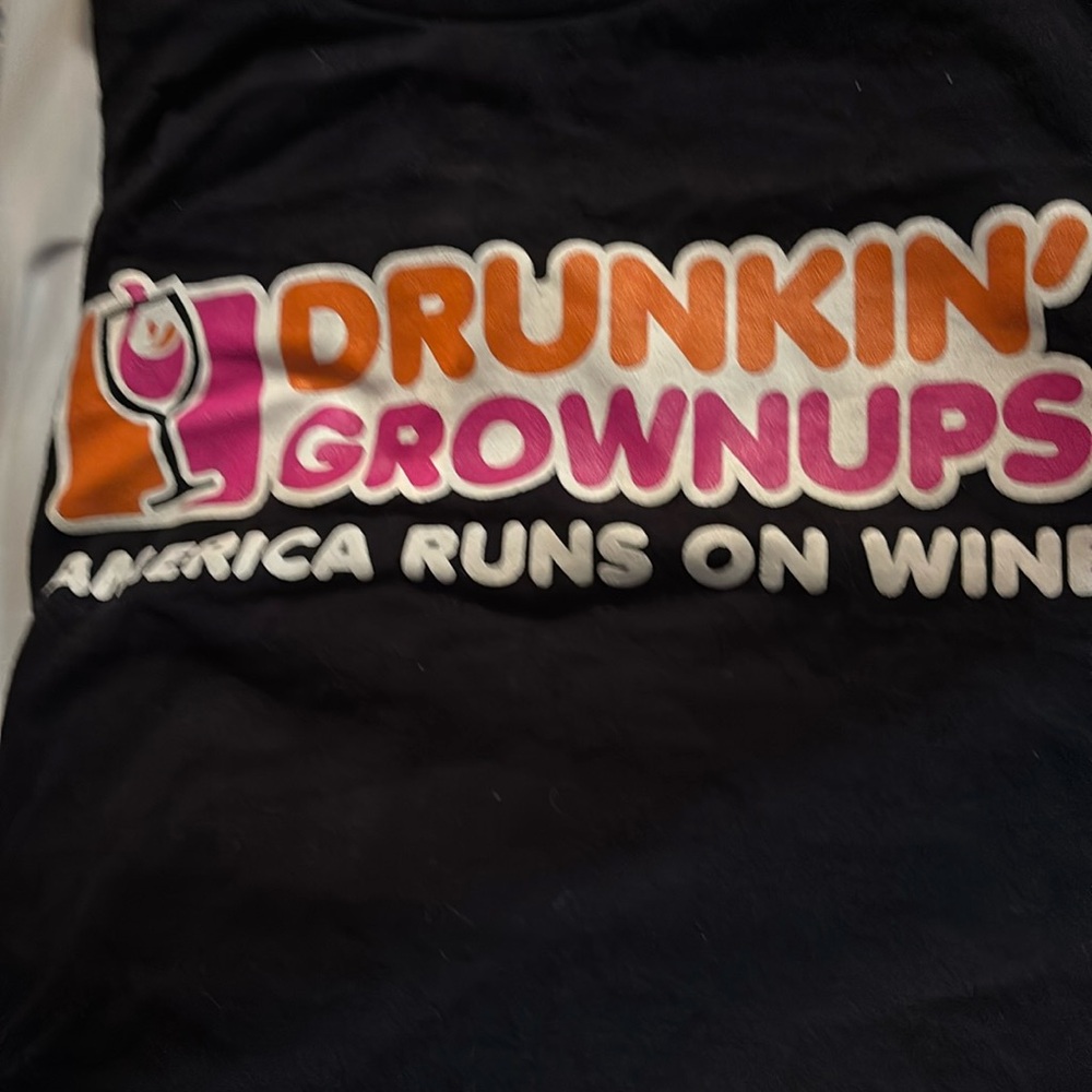 Drunkin’ Grownups 
America runs on wine xxl tee ZC